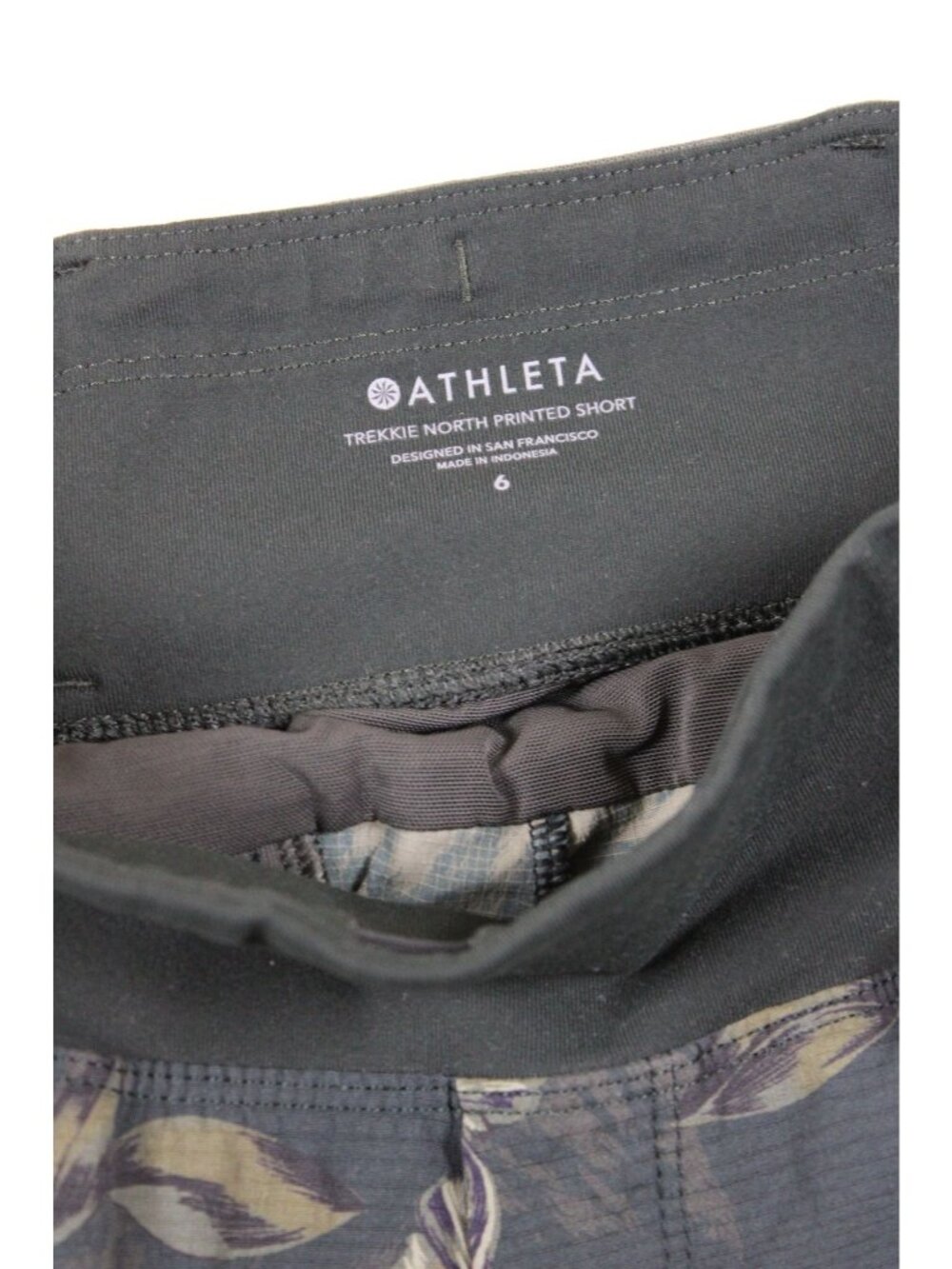 Athleta Trekkie North Printed Shorts Size 6 - Picture 2 of 3